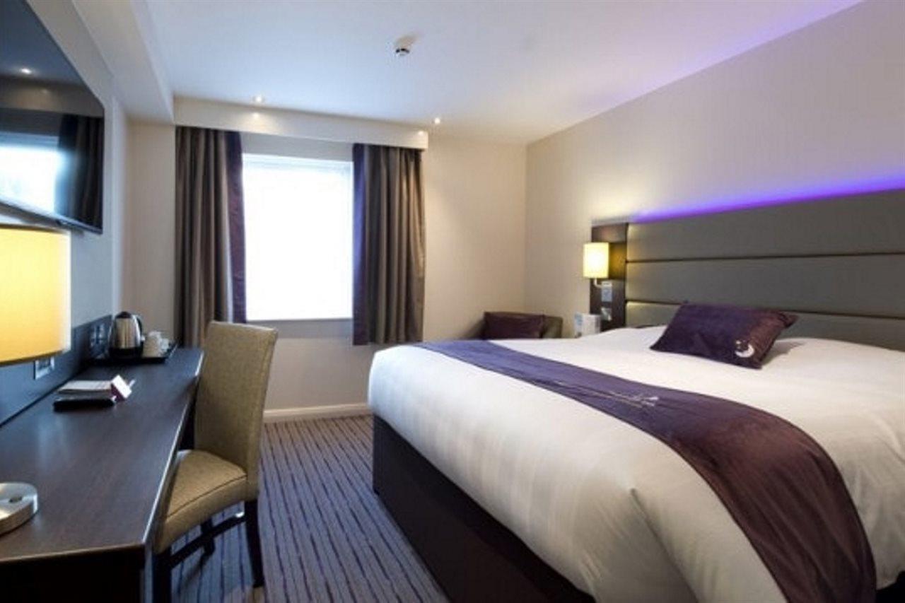 Premier Inn London Uxbridge Exterior foto